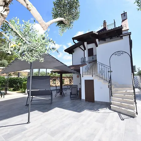M&g House